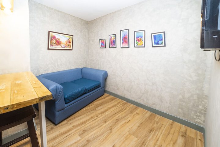Room 10 of 24