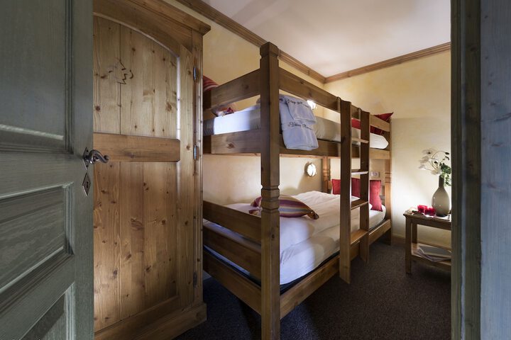 Room 12 of 83