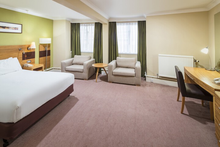 Room 5 of 90