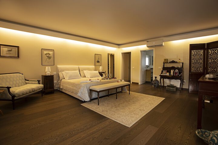 Room 10 of 76