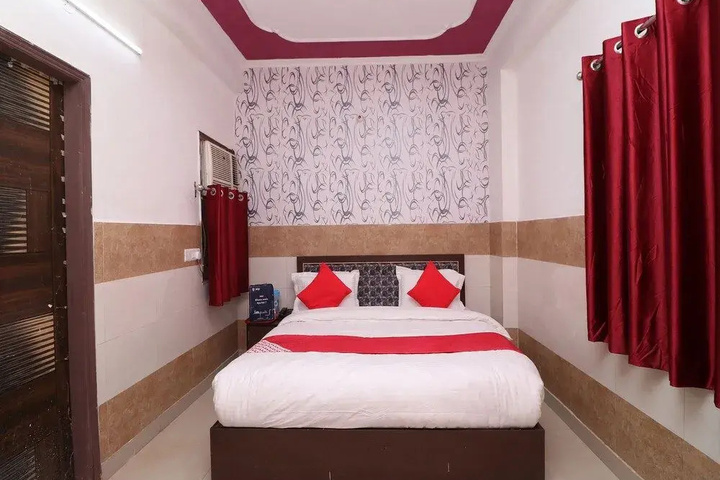 Room 4 of 10
