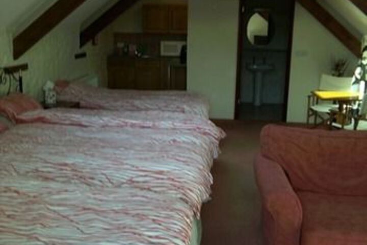 Room 9 of 18