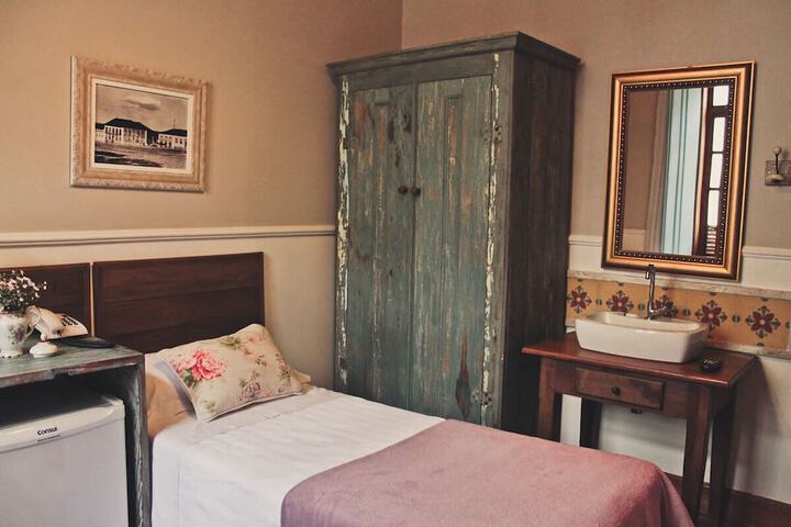 Room 5 of 40