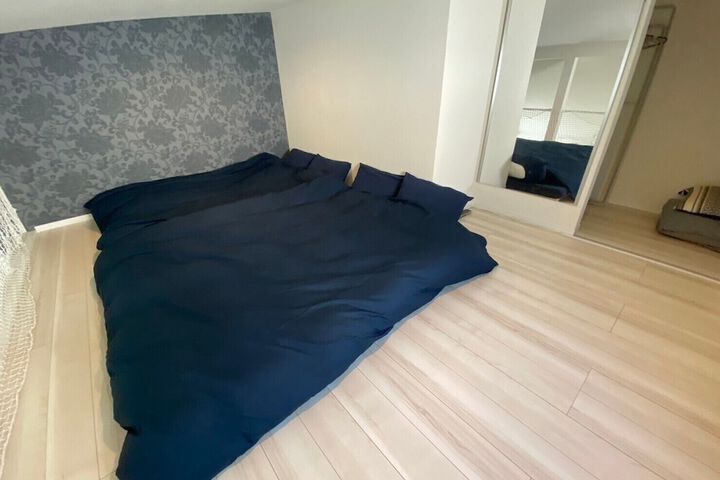 Room 27 of 143