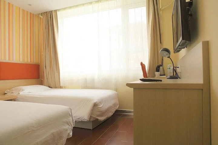 Room 2 of 3