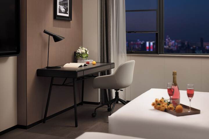 Room 18 of 48