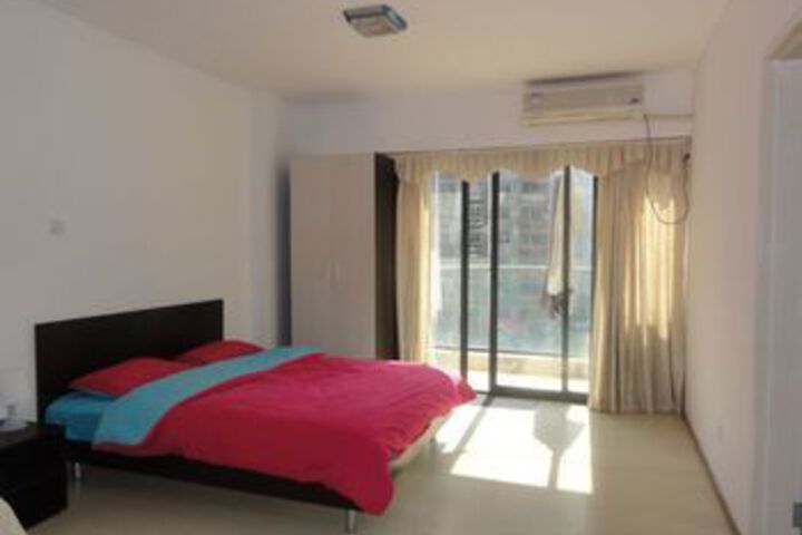 Room 11 of 37