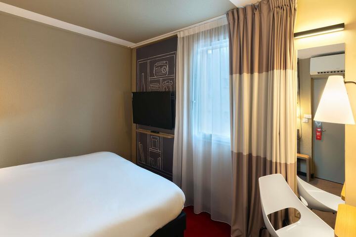 Room 34 of 97