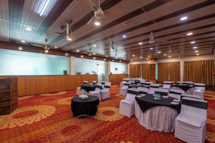 Ballroom/Hall 91 of 109