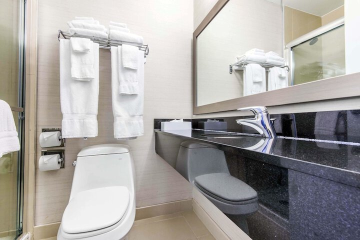 Efficiency Suite 2 Queen Beds (7 of 9)