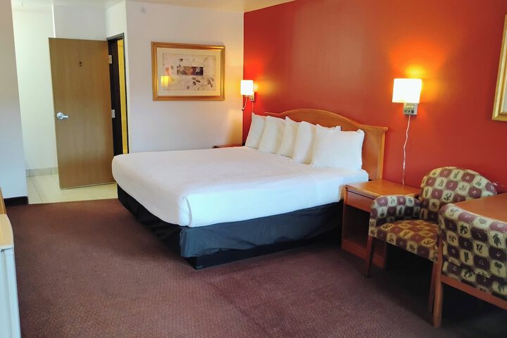 Room 9 of 25