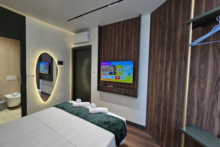 Room 30 of 51