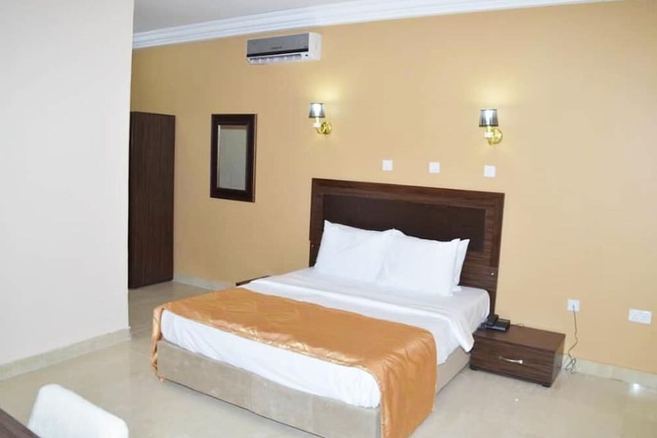 Room 7 of 38