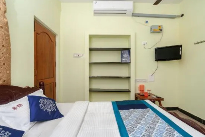 OYO 15663 Sri Karuna Residency