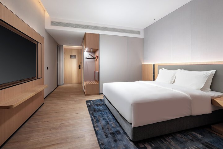 Room 13 of 73