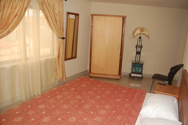 Room 5 of 13