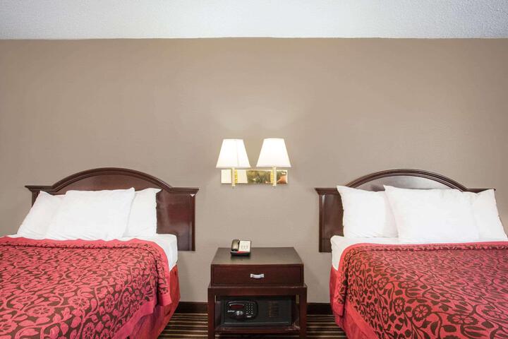 2 Double Beds (5 of 6)
