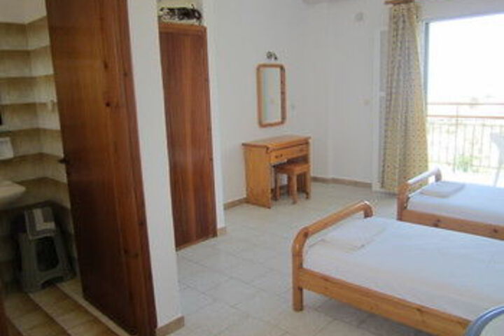 Room 9 of 11