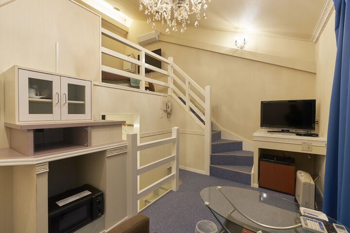 Room 9 of 28