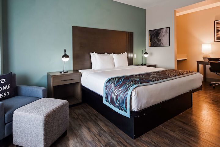 Room 6 of 24
