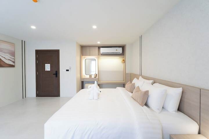 Room 5 of 28