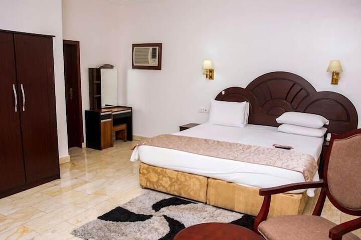 Room 3 of 47