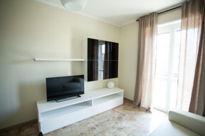 Room 8 of 16