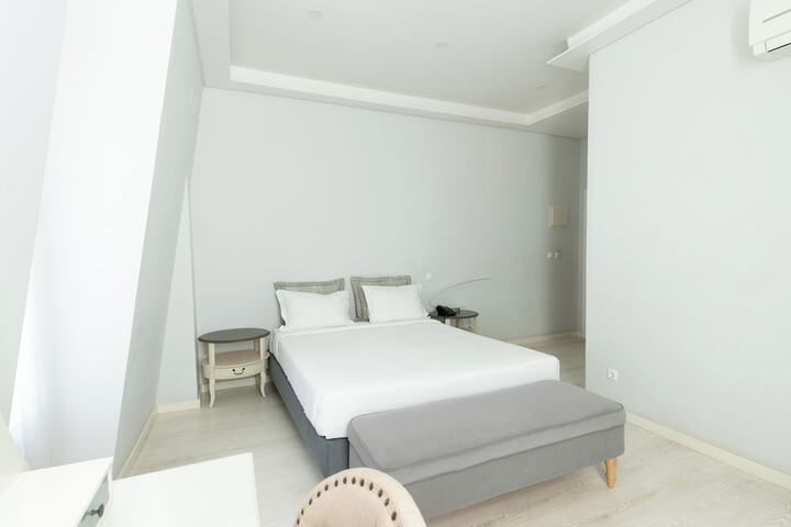 Room 25 of 49