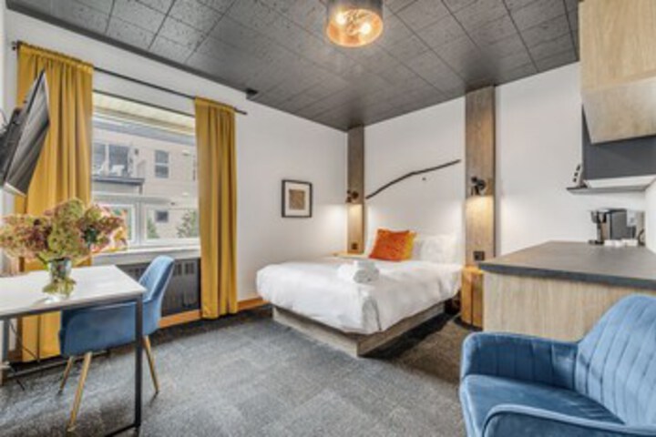 Room 22 of 147