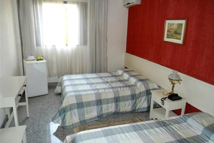 Room 11 of 33