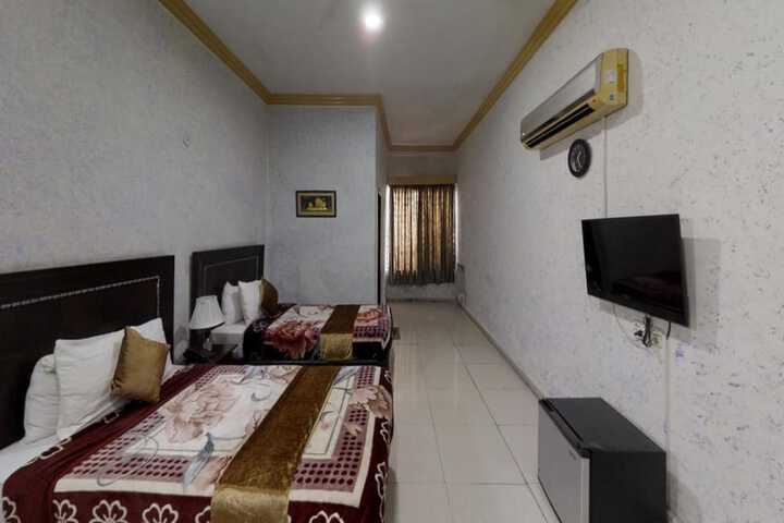 Room 9 of 68