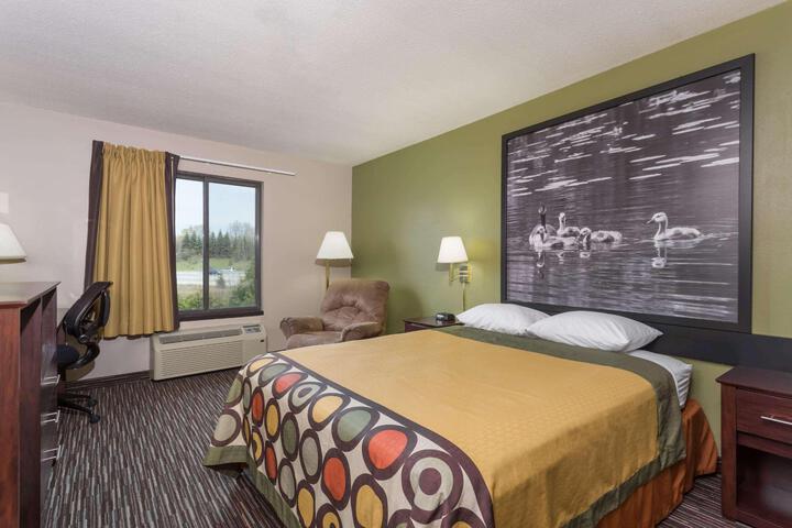 1 Queen Bed (18 of 24)