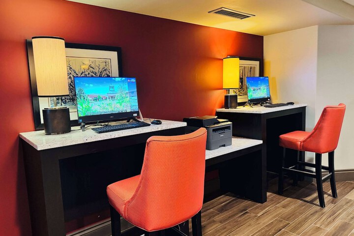 Business Center 26 of 27