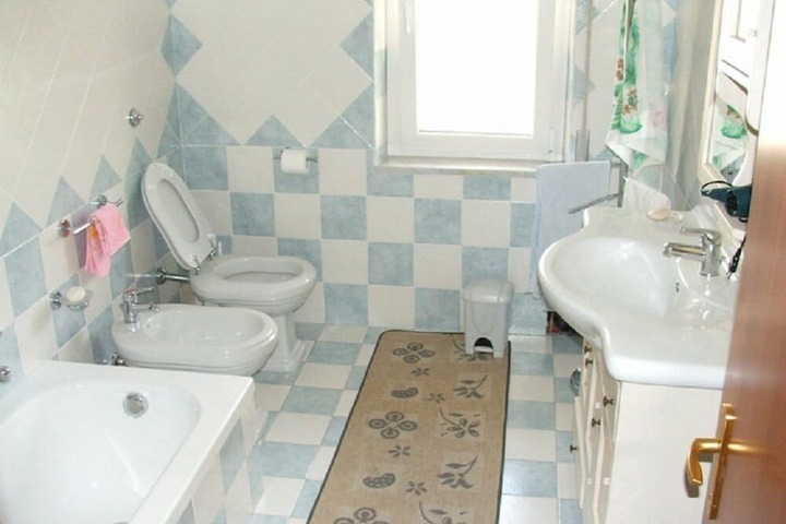 Room 16 of 34