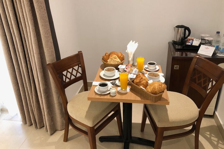 Breakfast/Coffee Service 33 of 43