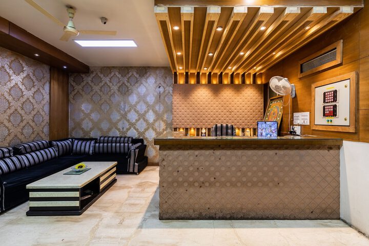 OYO 41898 Balaji Palace