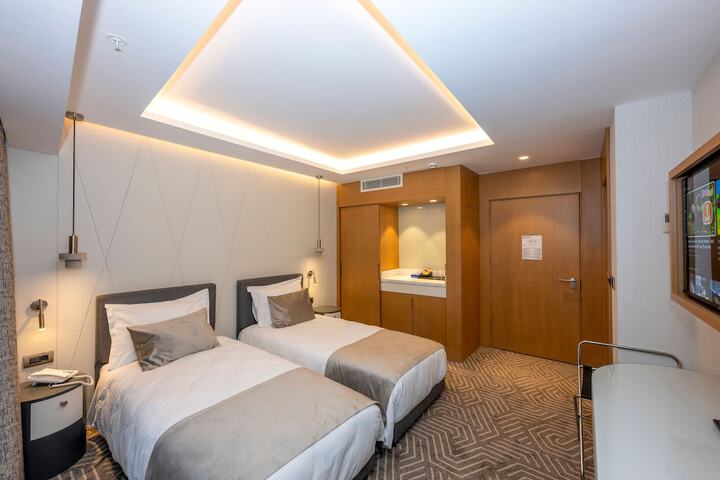 Room 33 of 59