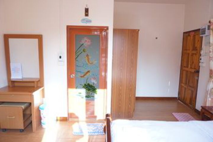 Room 25 of 38