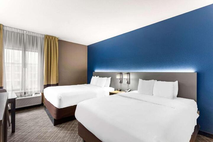 1 King Bed Business Room Suite (19 of 24)