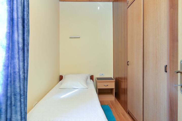 Room 3 of 79