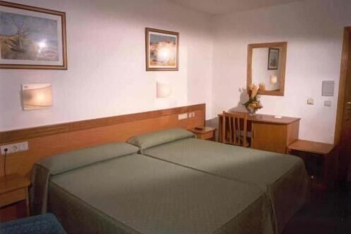 Room 6 of 14
