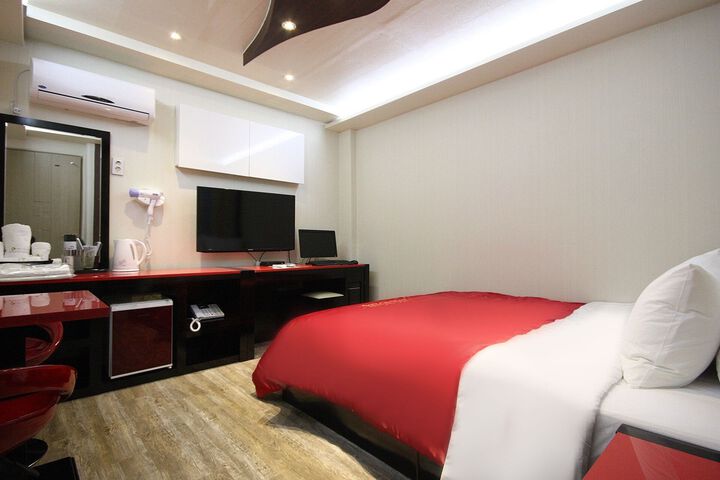 Room 2 of 52
