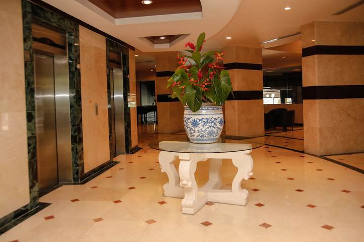 Entrance & Lobby