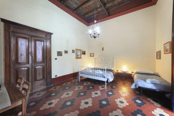 Room 33 of 72