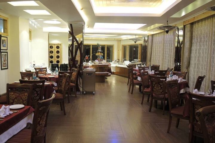 Dining 10 of 11