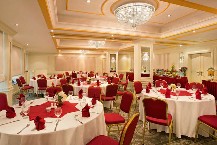 Banquet hall