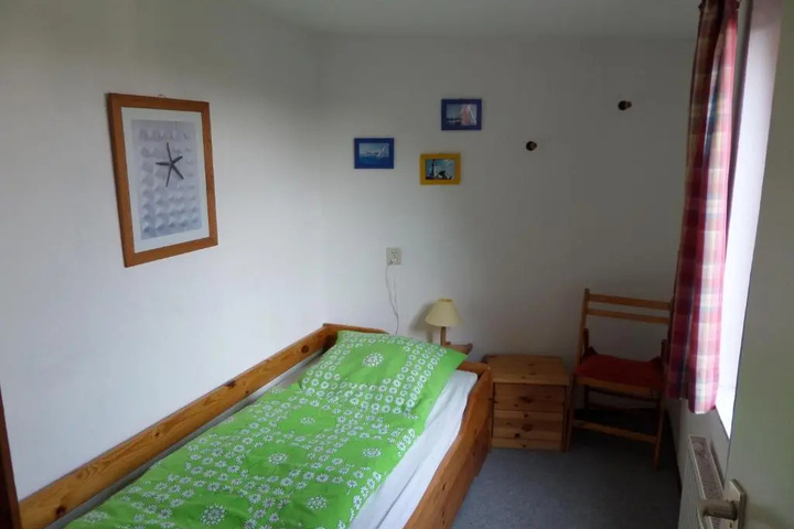 Room 2 of 10