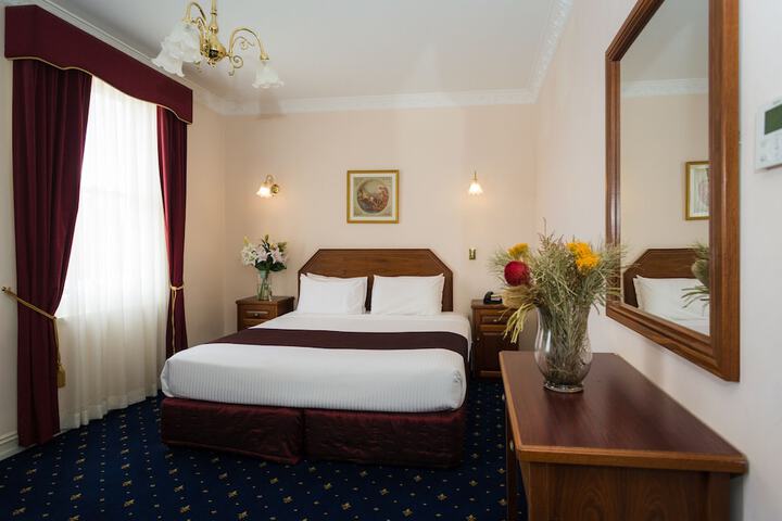 Room 4 of 42