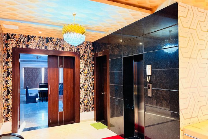 Room 13 of 38