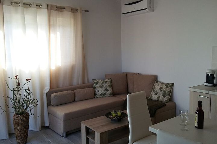 Room 5 of 17